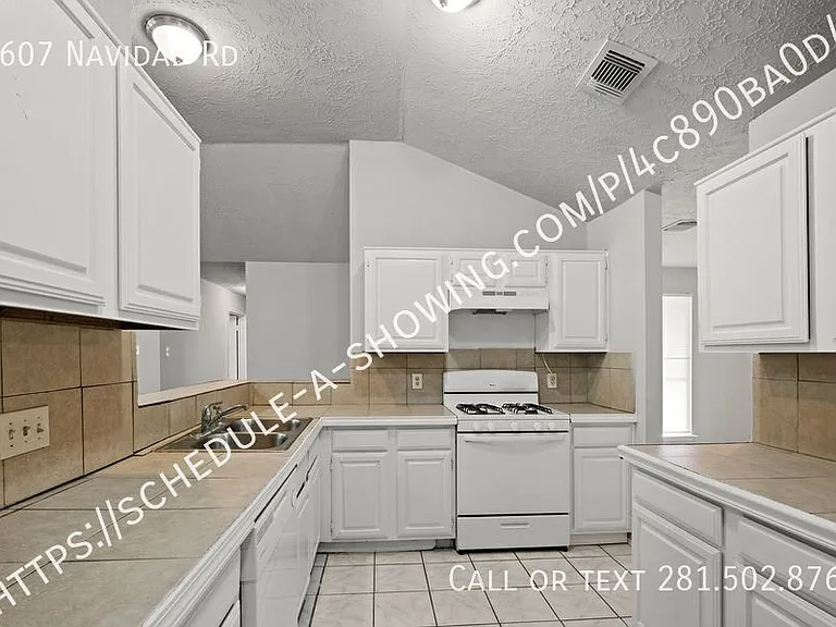 6607 Navidad Rd — Photo 3