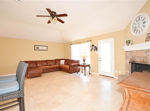 3rd image of 102 Canyon Ct