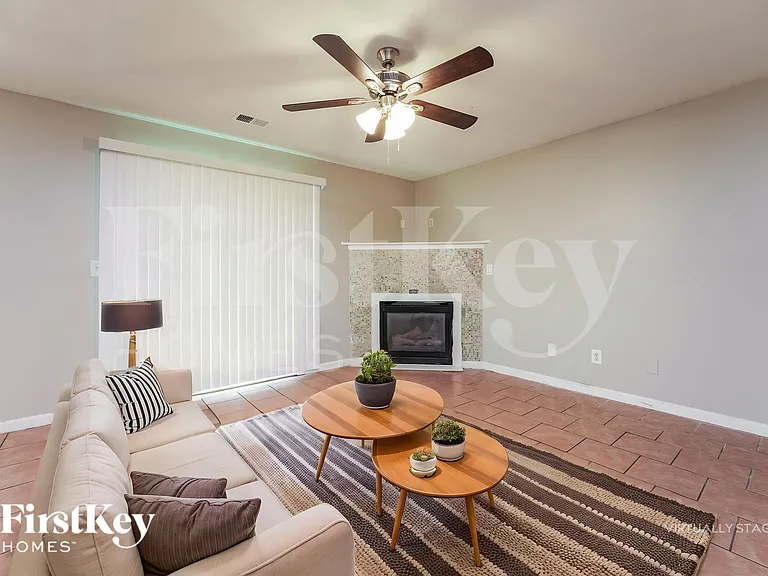 255 Fieldview Ln — Photo 3