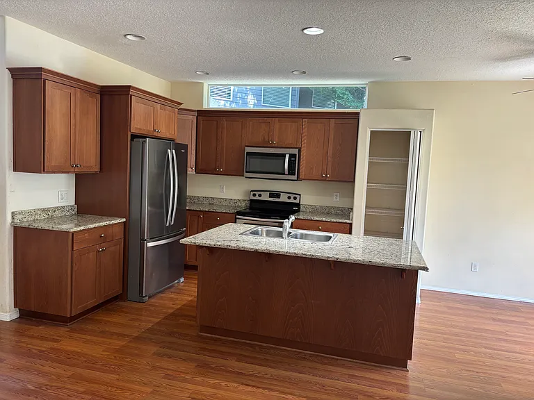 17315 SE 23rd Way — Photo 9