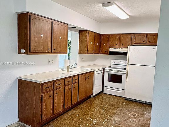 4th image of 7008 NW 89th Ave