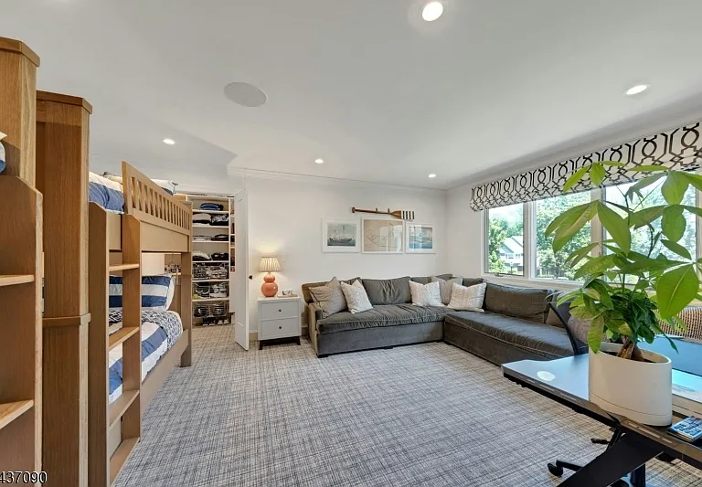 224 Barnstable Dr — Photo 36