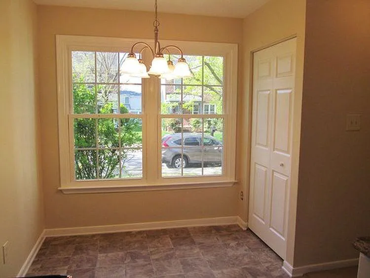 1506 Kemper St — Photo 4