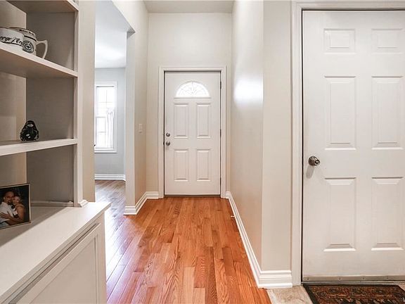 5th image of 211 Bering Ave