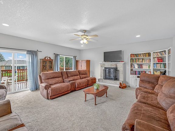 5th image of 1645 3rd St