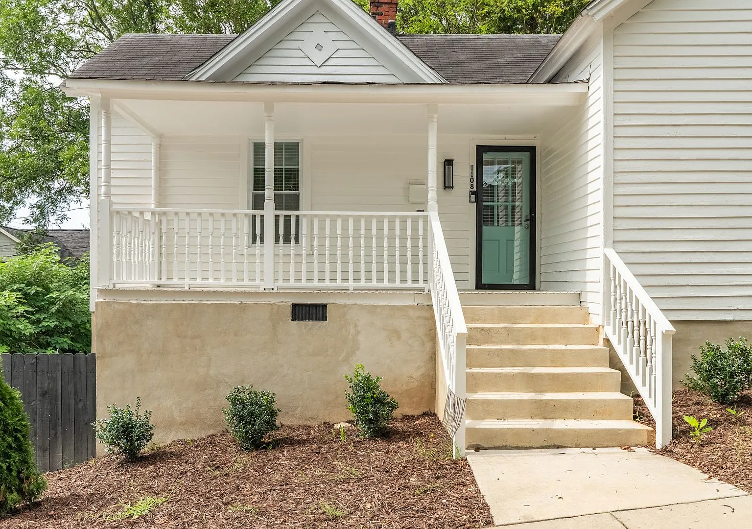 Charming 2-bedroom, 1-bathroom home near downtown Durham — Photo 3