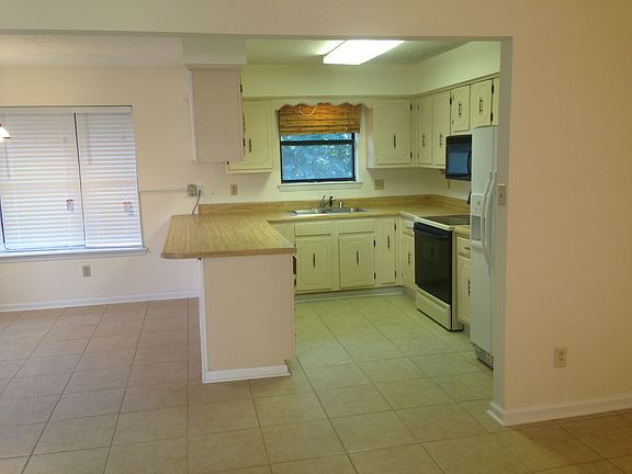 2nd image of 12 Willow Oak Ct