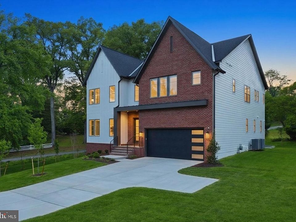 1st image of 3022 Castle Rd