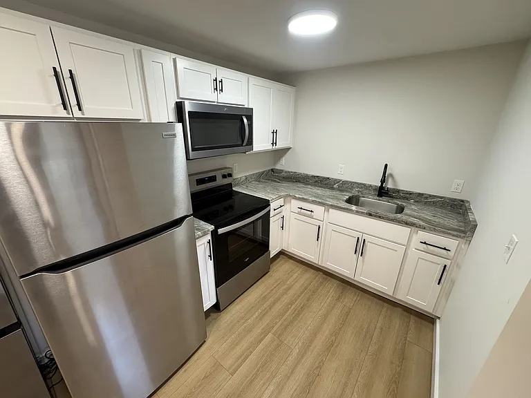 98 East Market Street — Photo 12