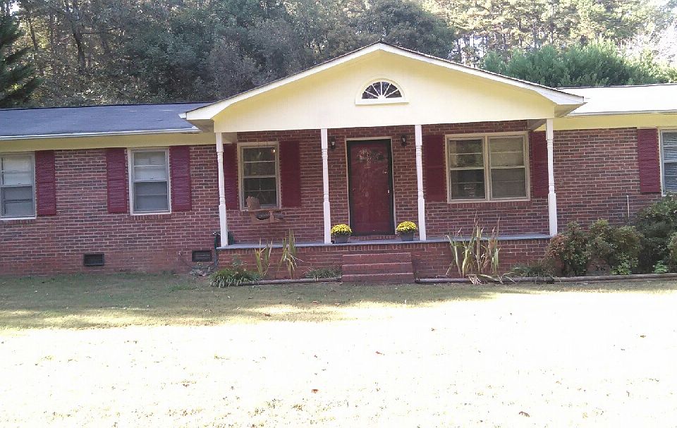 Well maintained brick home 