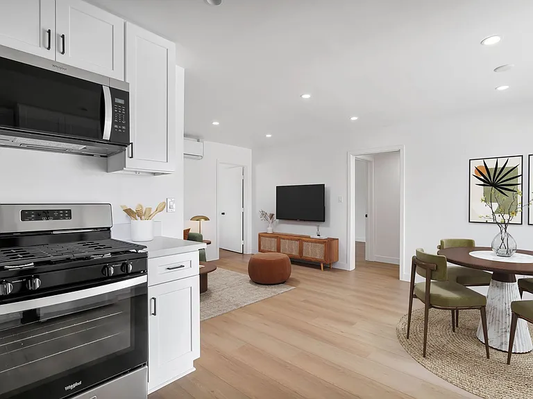 Green Hill Apartments — Photo 40