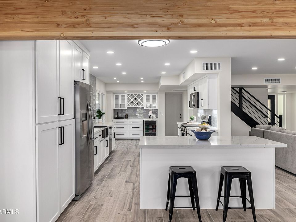1st image of 6 E PIPING ROCK Road