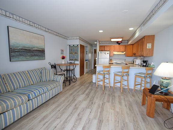 4th image of 12300 Jamaica Ave Unit 206