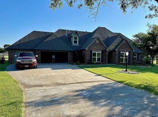 14823 E Fieldstone Dr N, Claremore, OK 74017