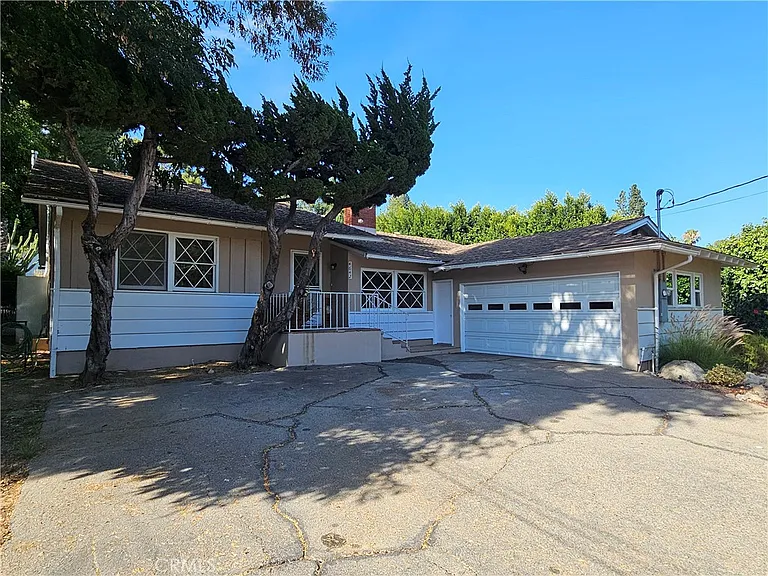 4642 Briggs Ave — Photo 2