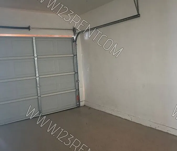 411 W Avenue J #5 — Photo 24