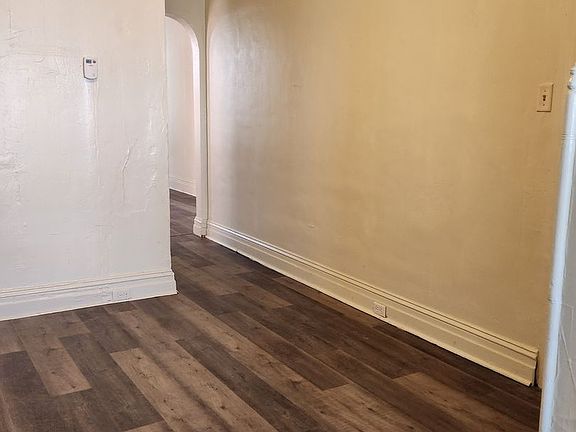 4th image of 920 W King St