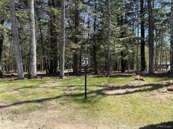 3453 Nuthatch Ln, Marquette, MI 49855