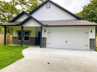 1018 Montrose St, Port Neches, TX 77651