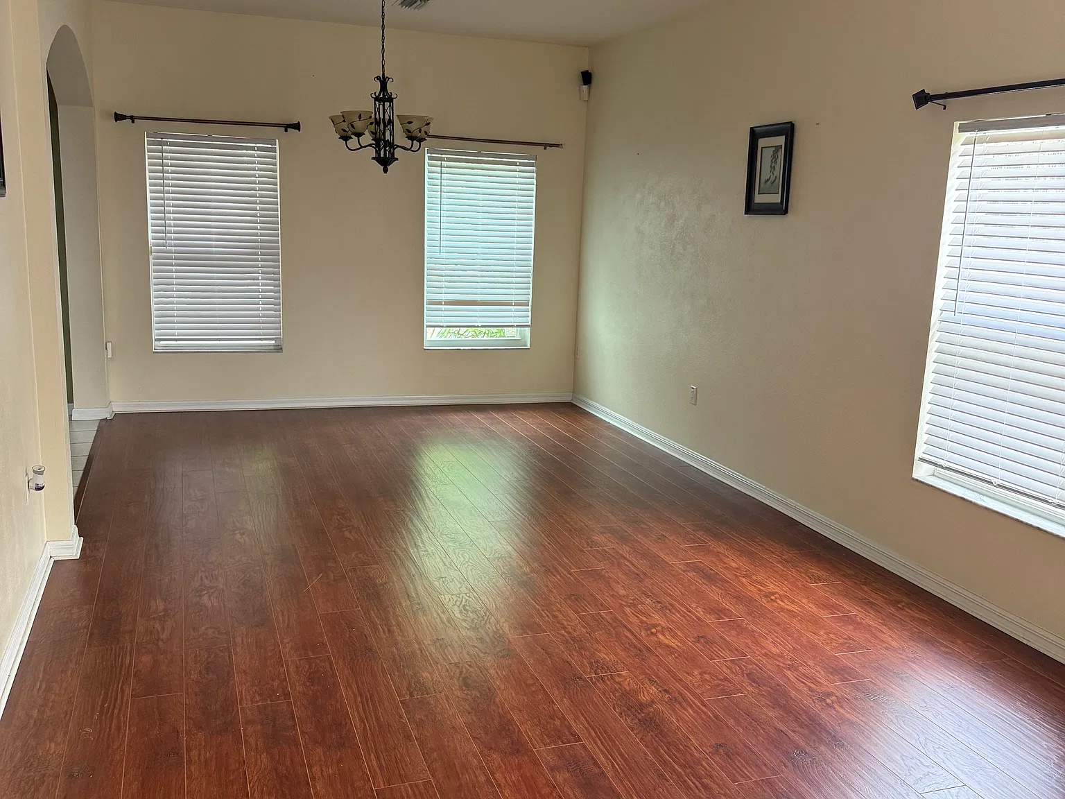 3 bed, 2.5 bath, 1868 sqft, $3,000 — Photo 2