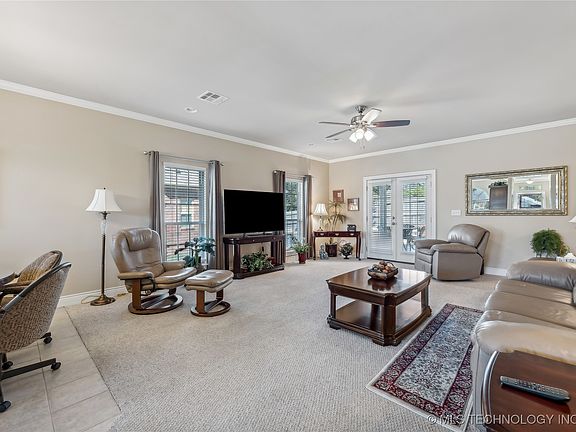 4th image of 723 Woodland Ave