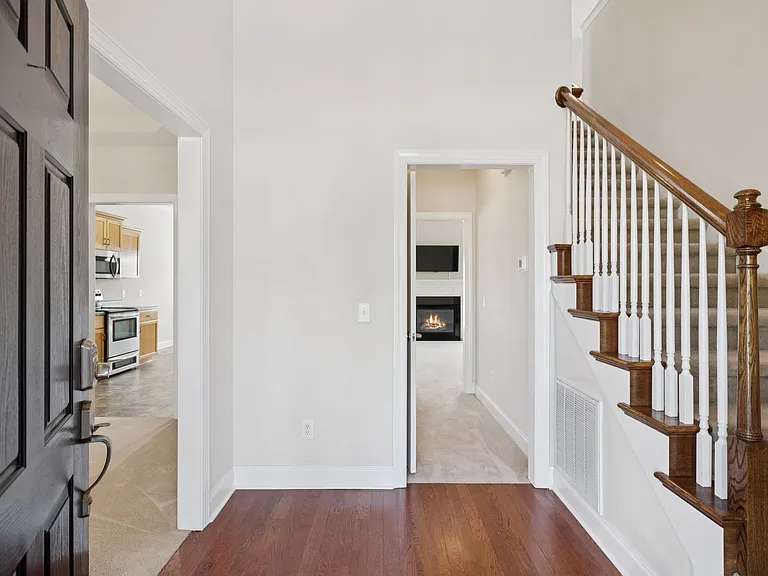 7952 Oakfield Grv — Photo 5