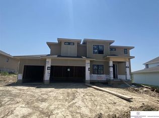 10221 Caspian Dr, Papillion, NE 68046