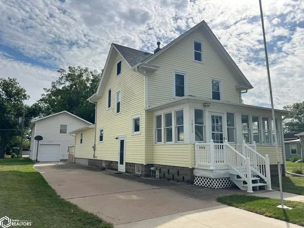 1012 Summer St, Grinnell, IA 50112