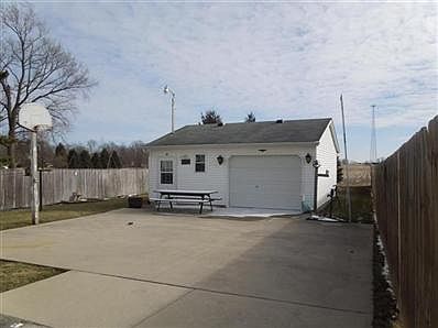 3rd image of 423 School St