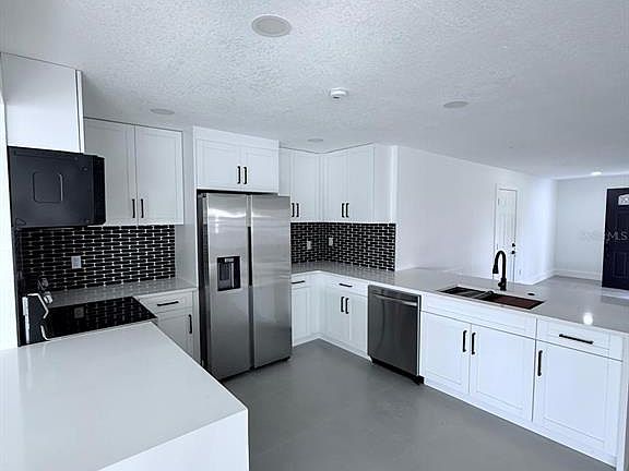 5th image of 720 Capri Blvd
