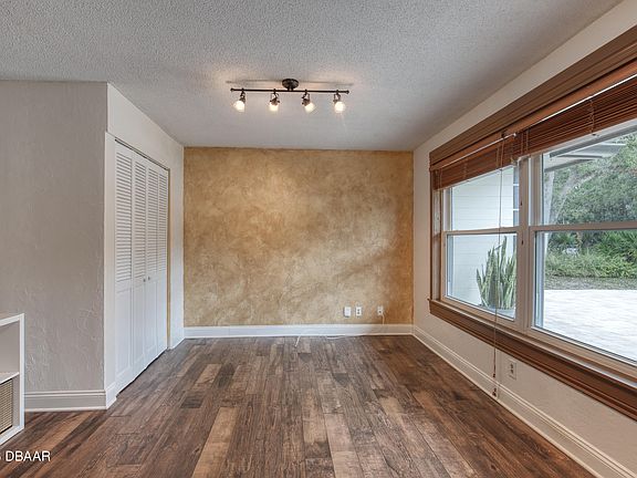 5th image of 21 Brookside Cir