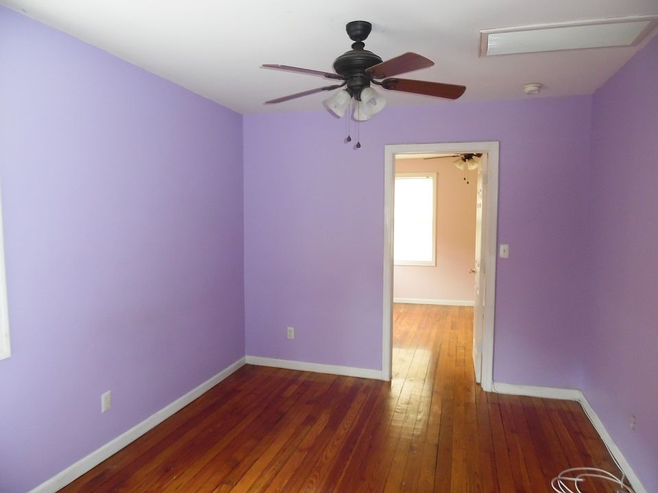 2nd image of 1757 Victory Blvd