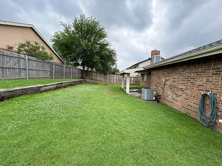 2412 Amber Hill Ln — Photo 38
