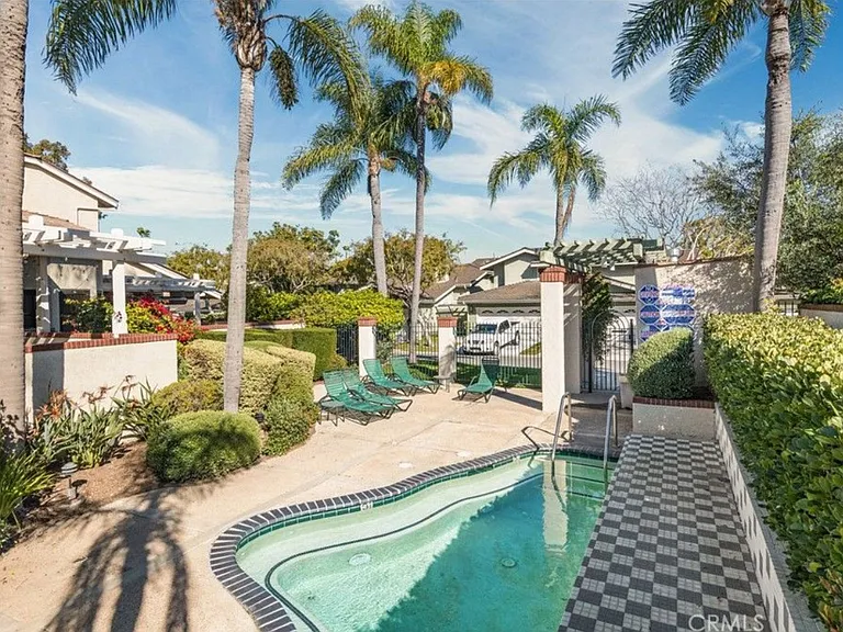 Laguna Ct — Photo 28