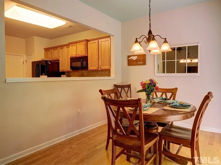 516 Dyersville Dr — Photo 4