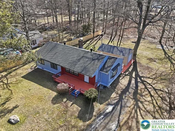 108 Sharbaugh Rd, Tobyhanna, PA 18466