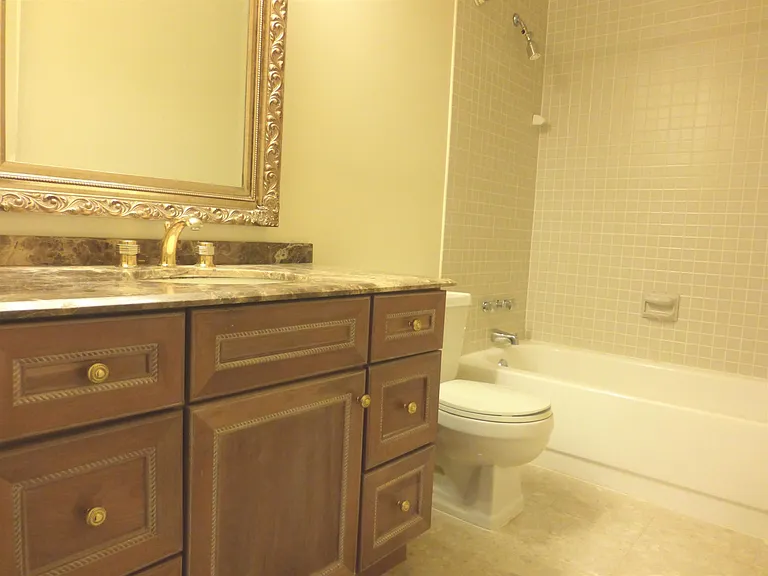1435 Swann St NW — Photo 9