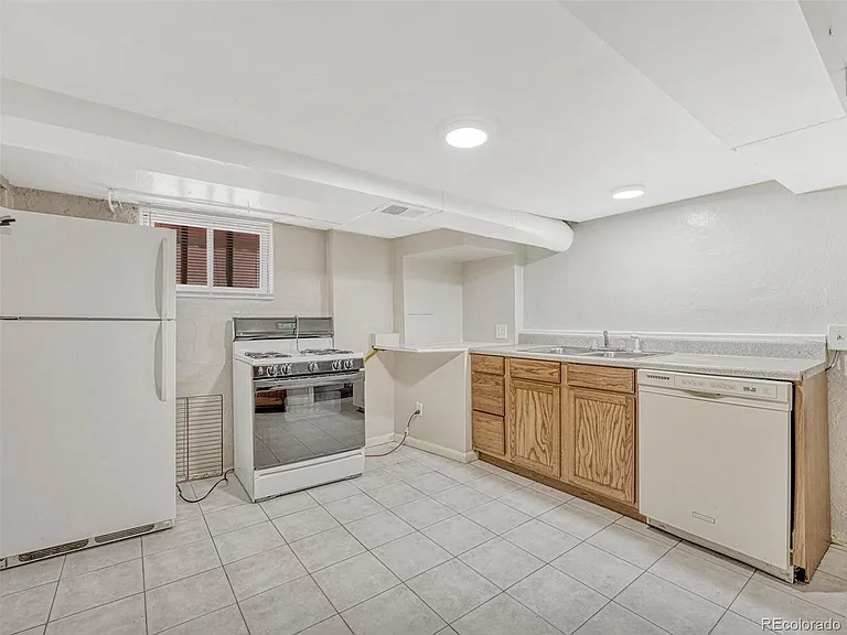 548 S Lincoln St #BASEMENT — Photo 9