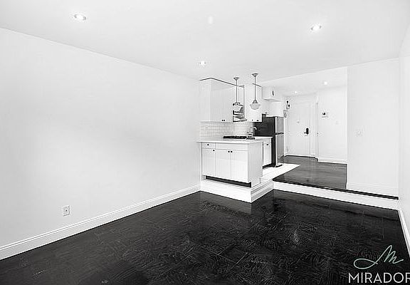 2nd image of 255 W 14th St APT 2E