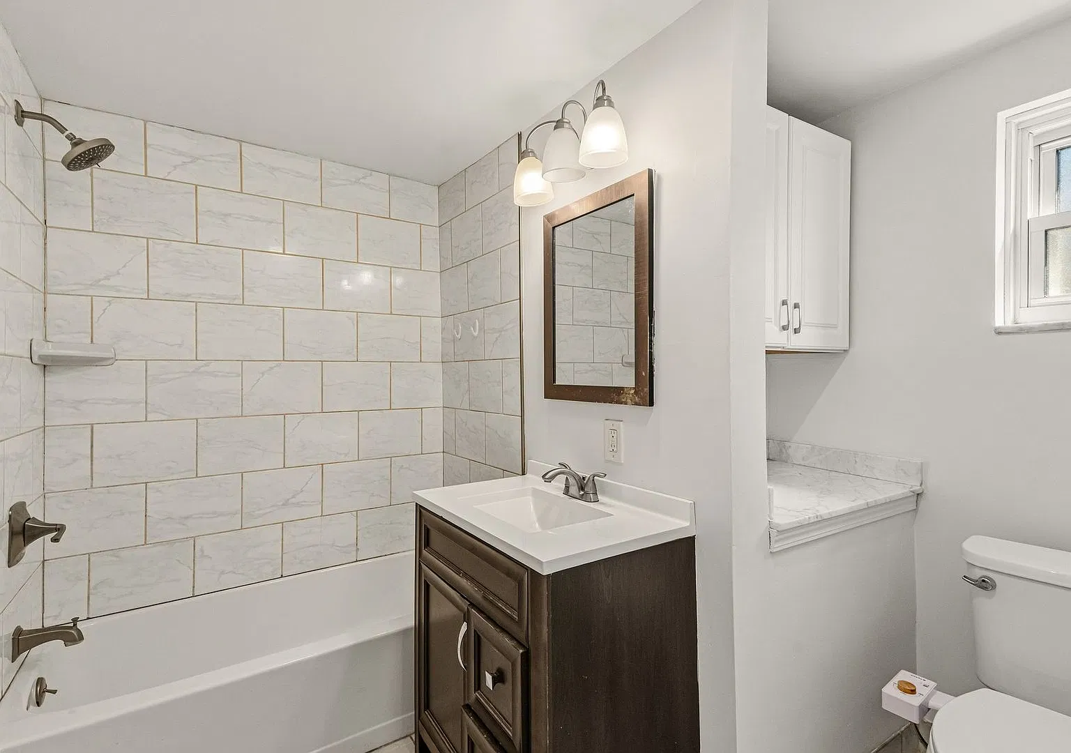 Gorgeous 2 bedroom in Mt. Washington available now! — Photo 2