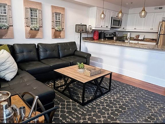 4th image of 377 King St #203