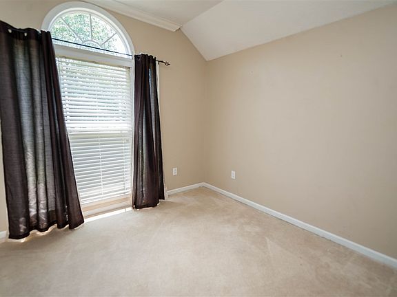 5th image of 205 Lynhaven Dr