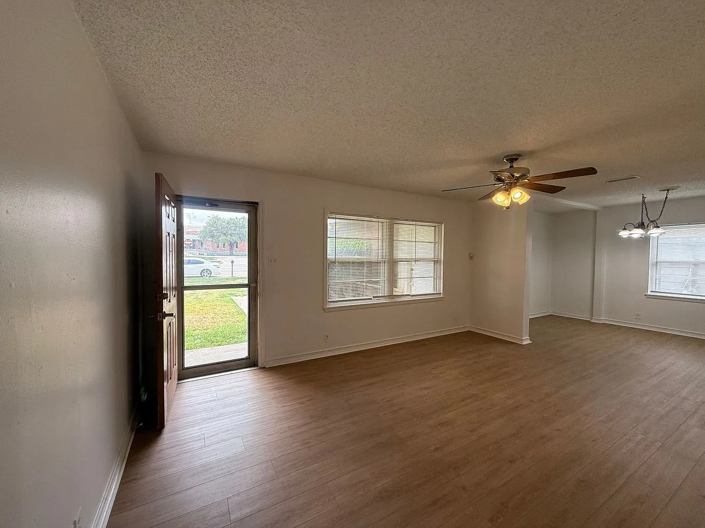 1829 Joyce St, Arlington, TX 76010 — Photo 3
