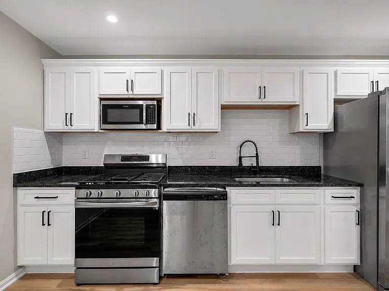 2042 E Fayette St — Photo 2