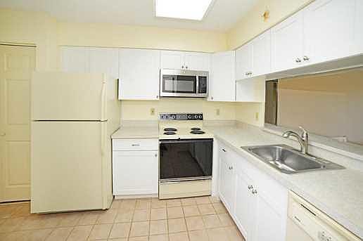 5th image of 7351 Kinghurst Dr APT 308