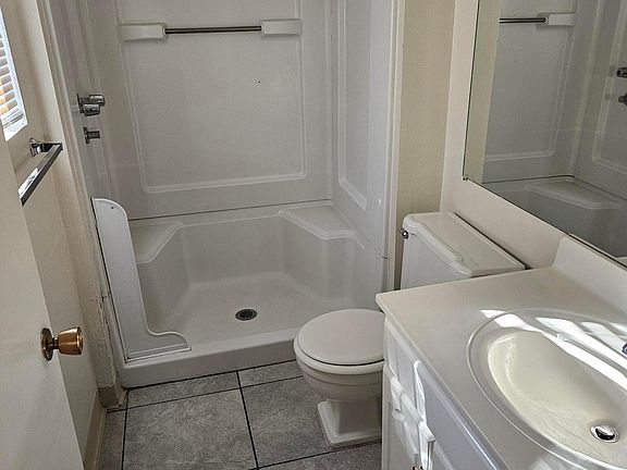 5th image of 820 E Maryland Ave APT 7