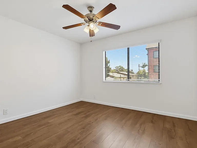 524 Venice Way — Photo 11