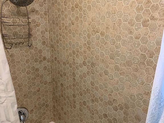 3rd image of 6614 Camellia Ave APT 2