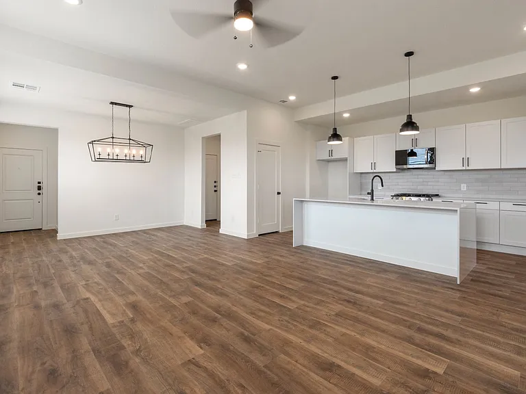 1864 N Dry Cherry Ln — Photo 3