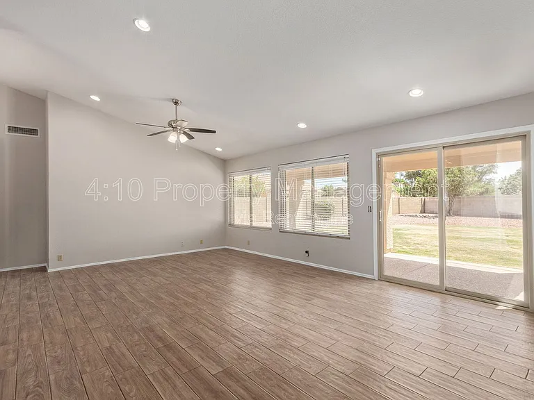 2381 W Redwood Dr — Photo 10